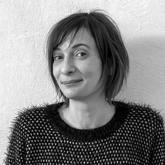 Portrait d'Élise, graphiste & webdesigner